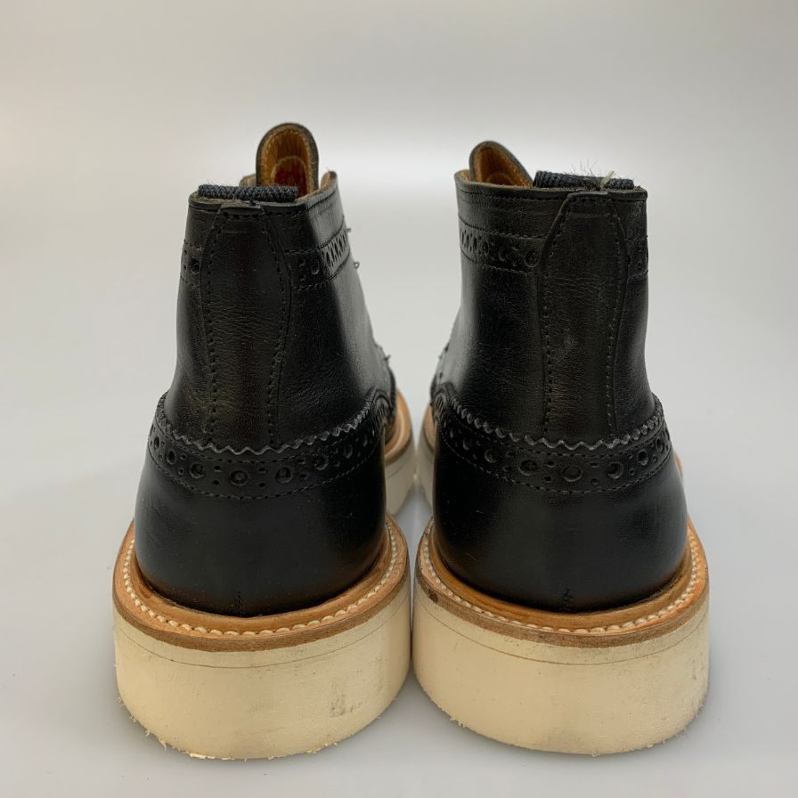 【オンライン限定】【Tricker's】トリッカーズ レザーブーツ M5833 ビブラムソール ウィングチップ メンズ サイズ 8 ブラック