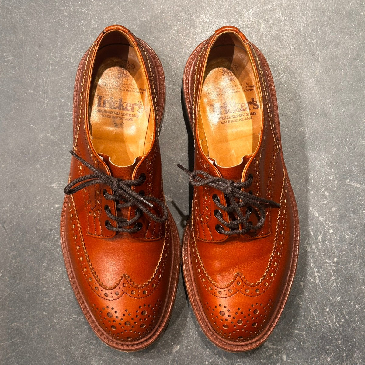 極美品【Tricker’s】トリッカーズ バートン ウイングチップ カーフ ブラウン サイズUK9