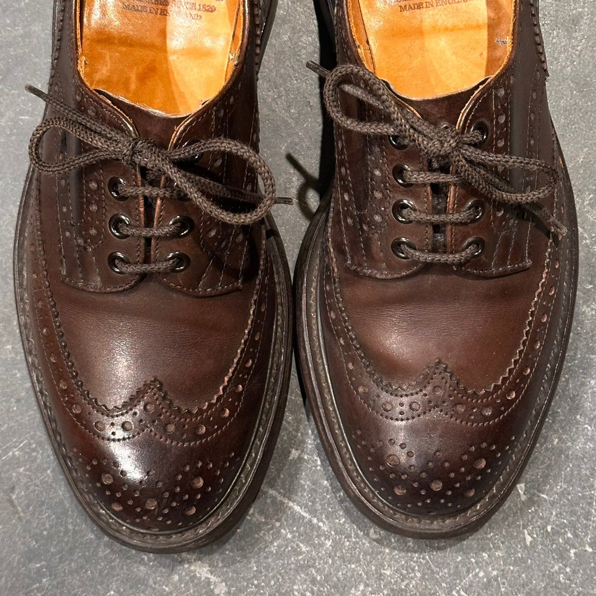 【Tricker’s】トリッカーズ バートン 5633 ウイングチップ メダリオン カーフ エスプレッソ サイズUK7.5E 4444ラスト